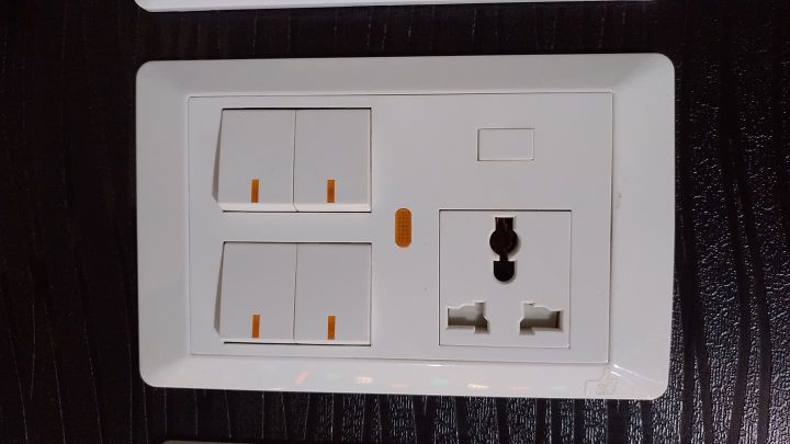 4 Gang Switch + Socket Size 3/5
