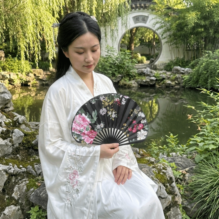 Portable%20Retro%20Japanese%20Shell%20Folding%20Fan%20Flower%20Pattern%20Shell%20Shape%20Chinese%20Style%20Fan%20Wooden%20Handle%20Delicate%20Handheld%20Fan%20Photo%20Props%20-%20Image%204