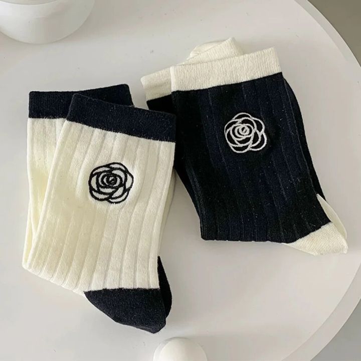 HOT%20Sweet%20Lolita%20Flower%20Cotton%20Socks%20Japanese%20Camellia%20Rose%20Socks%20Women%20Girls%20Students%20Ins%20Skirt%20Matching%20Black%20White%20Mid-tube%20Sock%20-%20Image%206