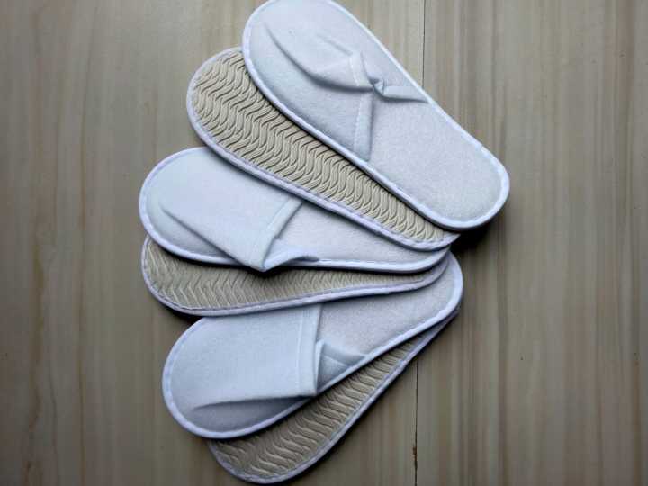 Disposable%20House%20Slippers%20for%20Guests%20/%20Room%20Slippers%20PACK%20OF%2010%20-%20Image%205