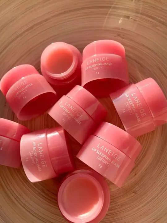 LANEIGE%20Lip%20Sleeping%20Mask:%20Nourish,%20Hydrate,%20Vitamin%20C,%20Murumuru%20&%20Shea%20Butter,%20Antioxidants,%20Flaky,%20Dry%20Lips%203%20GRAMS%20KPG%20BEAUTY%20-%20Image%202
