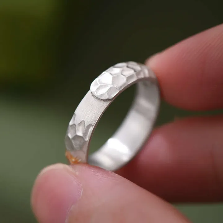 Chiba%20Taiyin%20Gold-Plated%20Six-Word%20Mantra%20for%20Men%20Women,%20Fashionable%20and%20Versatile%20National%20Style%20Hammered%20Adjustable%20Ring%20Gift%20-%20Image%203