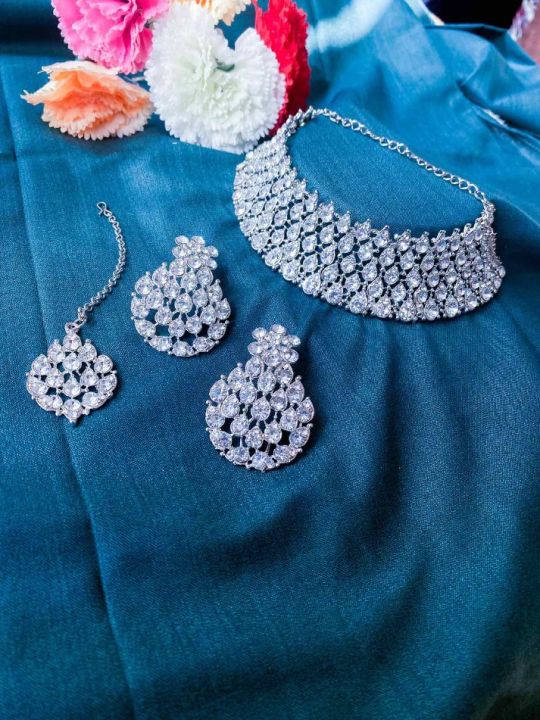 White Heavy Choker Set