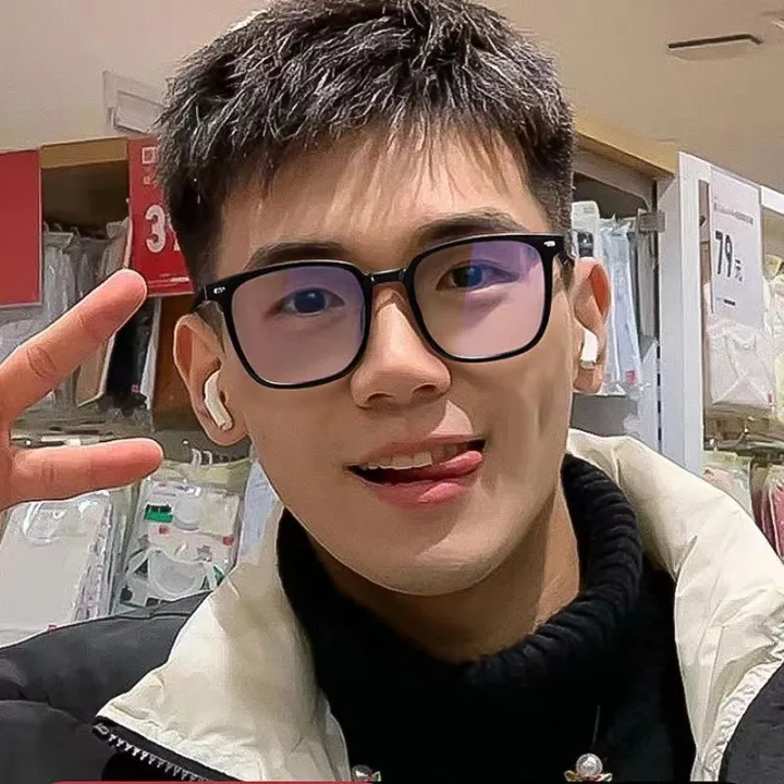 Large%20Frame%20Myopia%20Glasses%20Rim%20Glasses%20Frame%20Anti-Blue%20Light%20Anti-Radiation%20Black%20Frame%20Glasses%20Men's%20Trendy%20Plain%20Light%20Eye%20Protection%20Slimming%20Face%20Small%20-%20Image%202