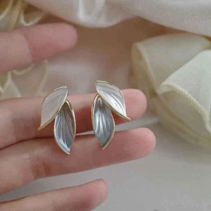 Leaf%20Pendant%20Earrings%20for%20Women,%20Blue%20and%20White,%20Adorable%20Jewelry,%20Trendy,%20Summer,%20Fresh,%20New%20Collection,%202025%20-%20Image%205