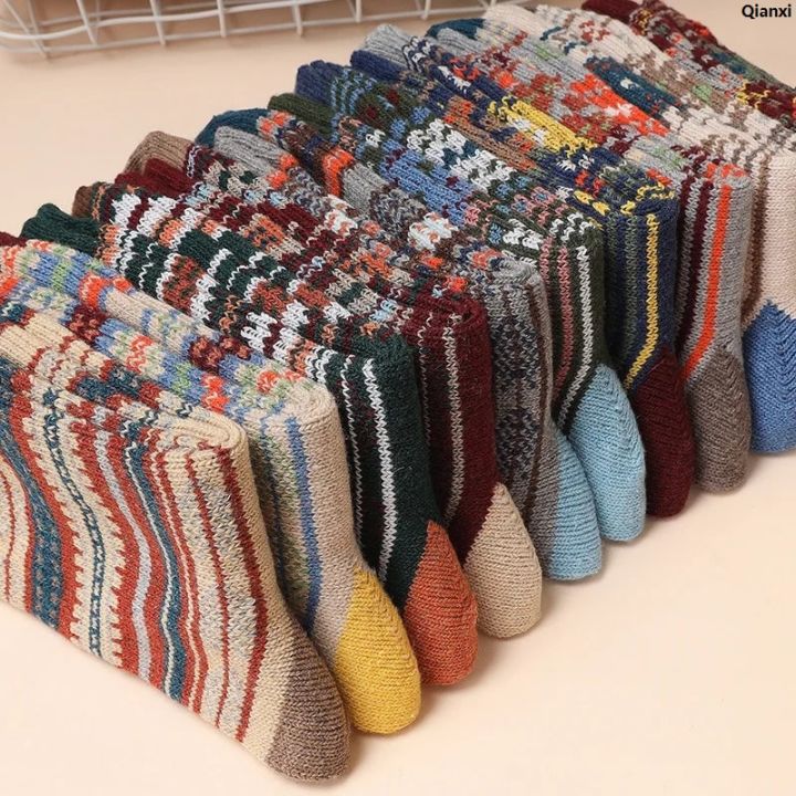 QianxiFifty%20percent%20discount%20Portable%20Winter%20Snow%20Boots%20Men's%20Fashion%20Colorful%20Style%20Thickened%20Men's%205%20New%20Specials%20Pair%20Cotton%20Socks%20Warm%20Men's%20Retro%20Socks%20and%20Autumn%20Warmth%20-%20Image%205