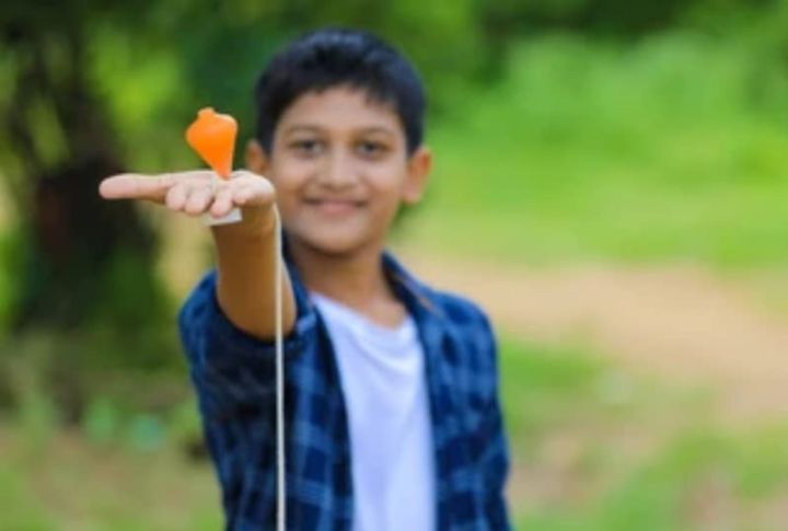 lastic%20TopWith%20Thread%20Multi%20Color%20Lattu%20For%20Kids%20Playing%20-%20Image%203