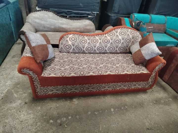 Luxury%20Diwan%20Sofa%206%20Fit%20-%20Image%202