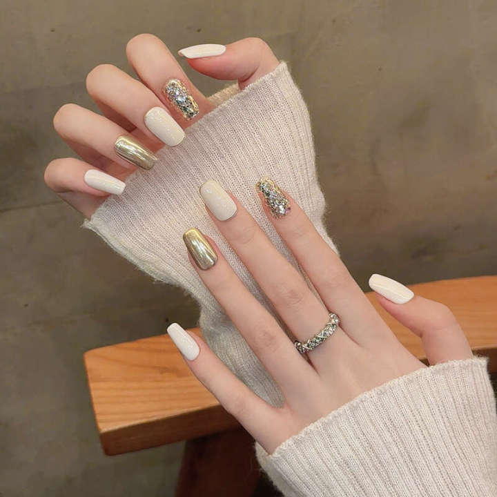 Ruikaman%20Handmade%20Wearing%20Armor%20for%20Miss%20Qianjin,%20Milk%20White%20Gold%20Glitter%20Mirror%20Finished%20Product,%20Detachable%20Nail%20Art%20-%20Image%202