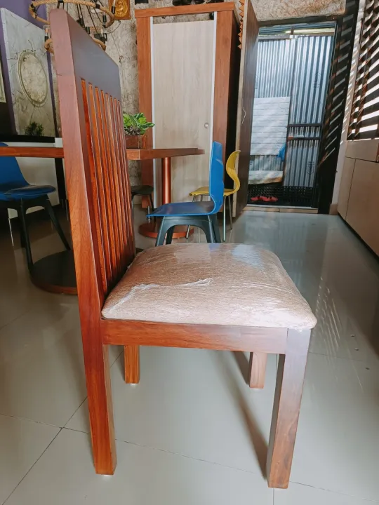 Luxury%20Round%20Dining%20Table%20Corian%20top%20-%20Image%204