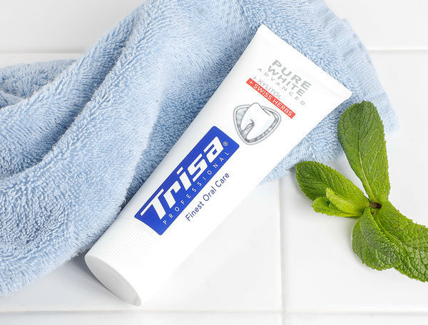 Trisa%20Pure%20White%20Toothpaste%2075ml%20For%20Whitening%20Teeth%20-%20Image%203