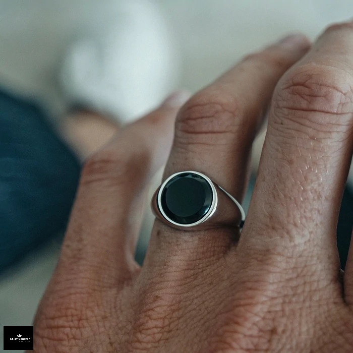 Pure%20Silver%20Black%20Onyx%20Ring%20-%20Image%204
