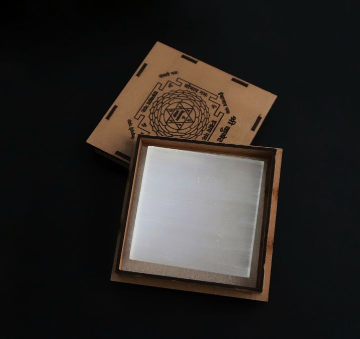 Selenite%20Recharging%20Crystal%20Plate%20-%20Image%202