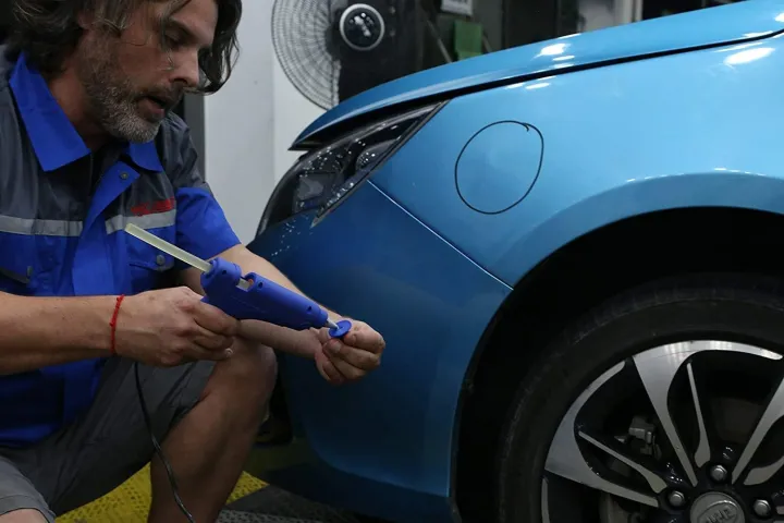 Hot%20Melt%20100W%20Glue%20Gun%20With%2015%20Pcs%20Strong%20Viscosity%20Glue%20Sticks%20-%20Image%207