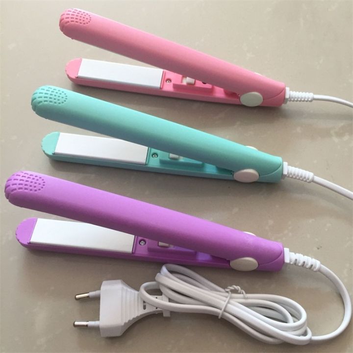 Professional%20Mini%20Hair%20Straightener%20%E2%80%93%20Titanium%20Flat%20Iron%20for%20Hair%20Styling%20&%20Straightening,%20Portable%20&%20High_Quality%20Hot%20Comb%20-%20Image%207