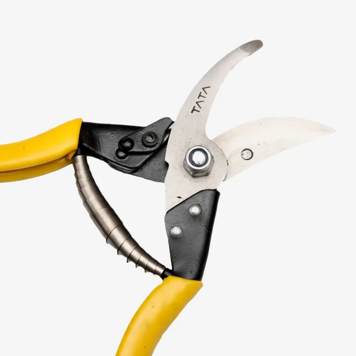 Yellow/Silver%20Tata%20Agrico%20Kaichi%20Pruning%20Cut%20-%20Image%203