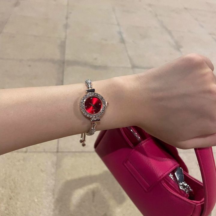 %5B%20many%20stars%20%5D%20Red%20Watch%20Pull-out%20Super%20Flash%20Bracelet%20Female%20Light%20Luxury%20Temperament%20Hand%20Jewelry%20-%20Image%203