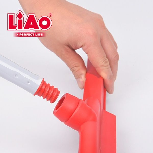 Liao%20Floor%20Squeezer%20Blade%20Wiper%20with%20Aluminium%20Handle%20-%20Image%203