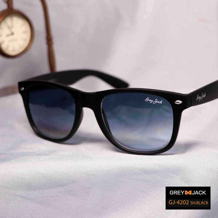 AVAITOR%20classic%20design%20sunglass%20with%20hard%20glass%20-%20Image%206