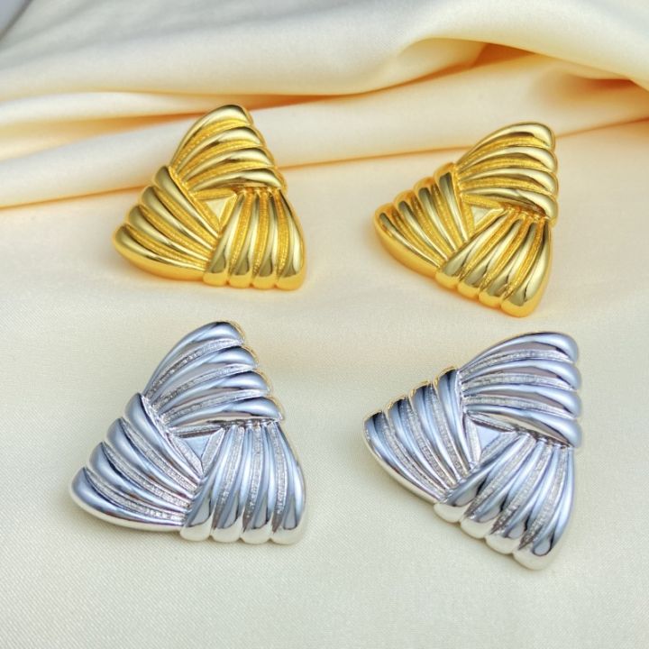 【Trendy designs】2024 Niche Elegant Vintage Feather Earrings Golden Stripe Wrapped Triangle Stud