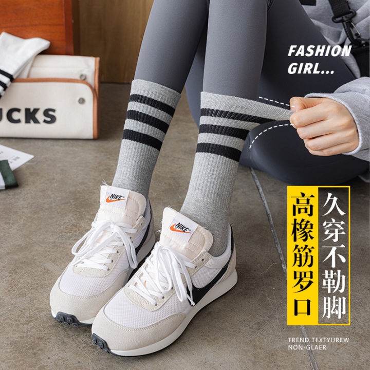 5%20pairs%20of%20,%20simple%20and%20classic%20women's%20black,%20white%20and%20gray%20series%20long%20three-bar%20cotton%20socks%20Versatile%20sports%20women's%20socks%20-%20Image%202