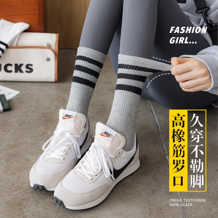 5%20pairs%20of%20,%20simple%20and%20classic%20women's%20black,%20white%20and%20gray%20series%20long%20three-bar%20cotton%20socks%20Versatile%20sports%20women's%20socks%20-%20Image%202