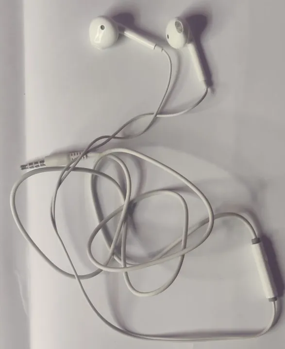 Wired%20in-Ear%20Earphone%20Especially%20For%20All%20Smartphones%20-%20Image%202