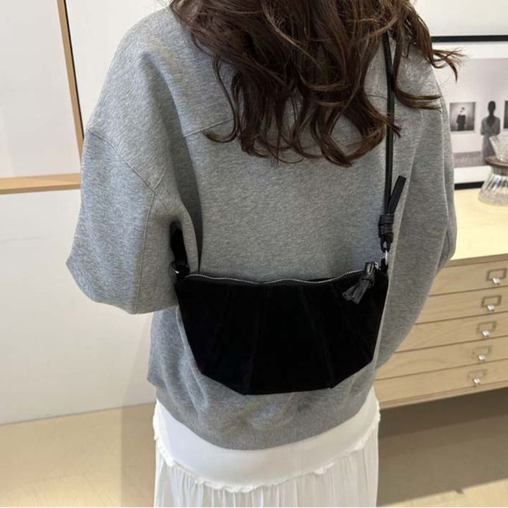 Fashion%20Crossbody%20Bag%20Croissant%20Shoulder%20Bag%20Brown%20Solid%20Color%20Matte%20PU%20Dumplings%20Bag%20Small%20Pack%20Students%20-%20Image%206