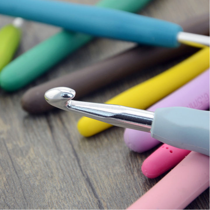 Crochet%20Hook%20Knitting%20Needle%201-9-12-14%20Piece%20Set%20With%20Rubber%20Handle%20&%20Aluminum%20Body%202MM%20TO%2010MM%20-%20Image%203