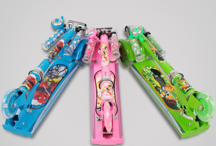 Kids%203-Wheel%20Scooter%20%E2%80%93%20Foldable%20with%20Shock%20Absorption,%20Flashing%20Wheels%20&%20Brake,%20Adjustable%20Ride%20for%20Boys%20&%20Girls%20-%20Image%206