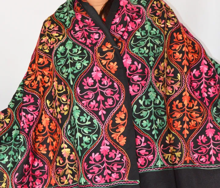Sunshine%20Black%20Full%20Jaal%20Kashmiri%20Work%20Pashmina%20Shawl%20For%20Women%20-%20Image%206