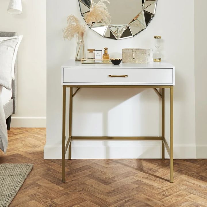 Minimal%20Dressing%20Unit%20-%20Image%207