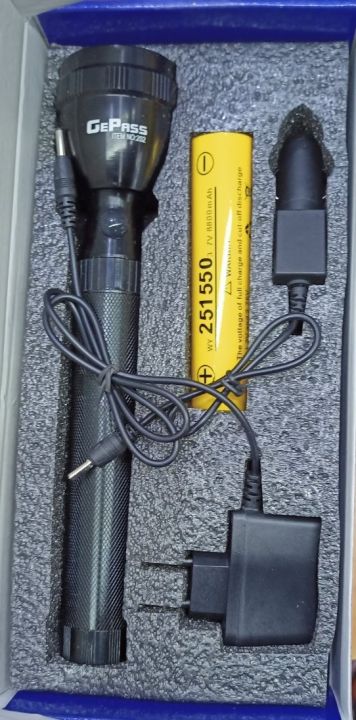 Geepas%20rechargeable%20led%20flashlight%20Led%20Rechargeable%20Torch%20Light-202%20-%20Image%204