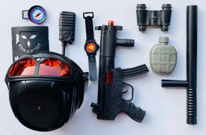 Guns%20With%20Helmet%20Plays%20Sets%20-%20Image%202