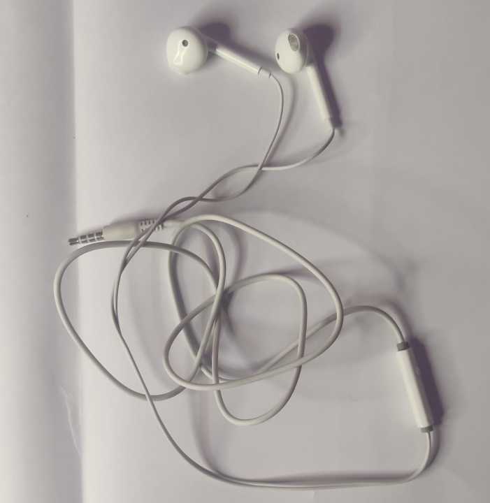 Wired%20in-Ear%20Earphone%20Especially%20For%20All%20Smartphones%20-%20Image%203