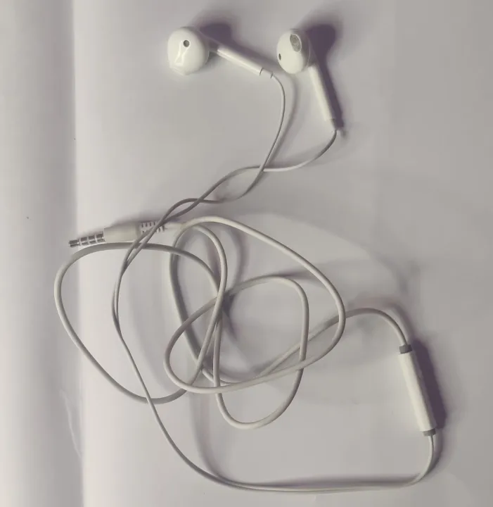 Wired%20in-Ear%20Earphone%20Especially%20For%20All%20Smartphones%20-%20Image%203