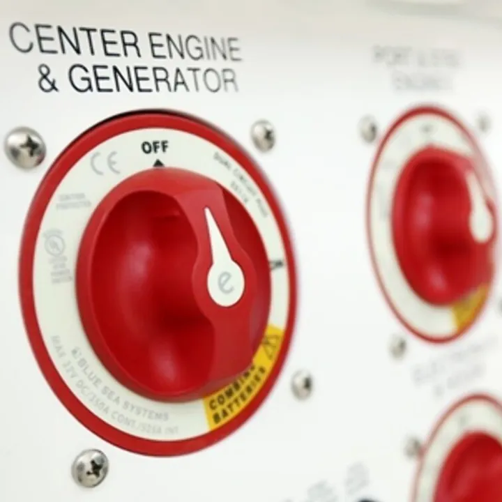 Battery%20Switch%20Isolator%20High%20Current%20Widely%20Use%20Battery%20Switch%20Selector%20-%20Image%205