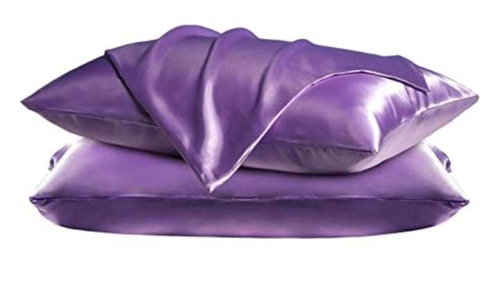 Silk/%20Satin%20Silk%20Pillow%20Case%2017*27%20Inches%20For%20Healthy%20Skin%20And%20Hair.%5B%201%20Piece%20%5D%20-%20Image%204