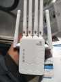 WIFI Repeater 2.4G 5G 1200mbps Router & Wireless Range Extender. 