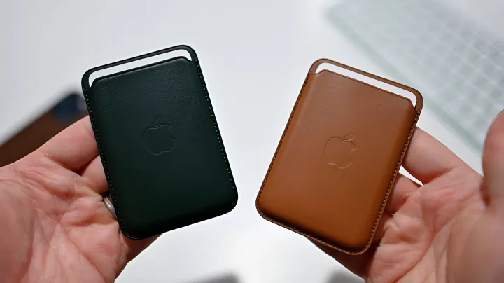 iPhone%20Magnetic%20Leather%20Wallet%20with%20MagSafe%20And%20Notification%20Super%20Fine%20Quality%20-%20Image%204