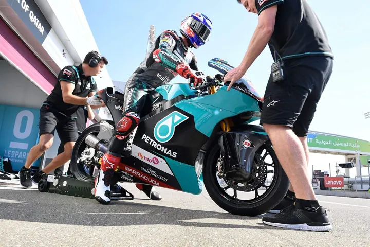 Petronas%20Sprinta%20F700%2015W50%20Semi%20Synthetic%20for%20Bikes%20Above%20250CC%20-%20Image%203