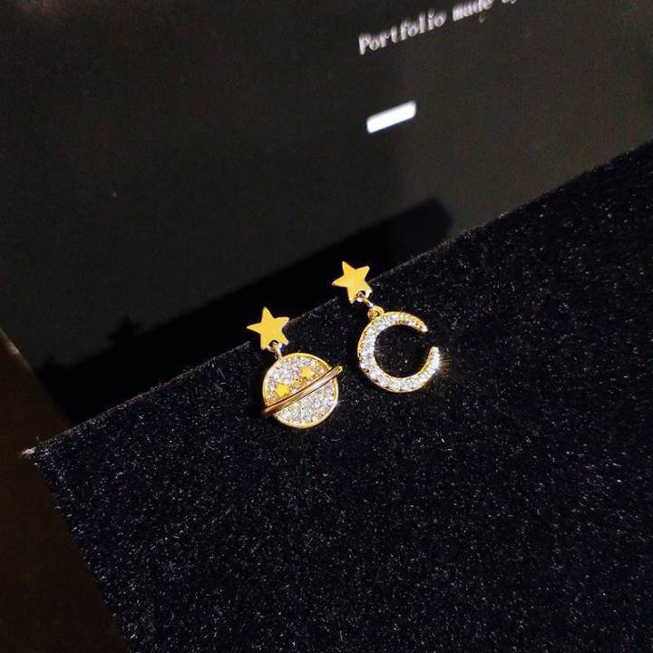 【Innovative Asymmetrical Star Moon Earrings 2023 New Fashionable Small Fairy Style Women's Elegant Diamond Earrings
