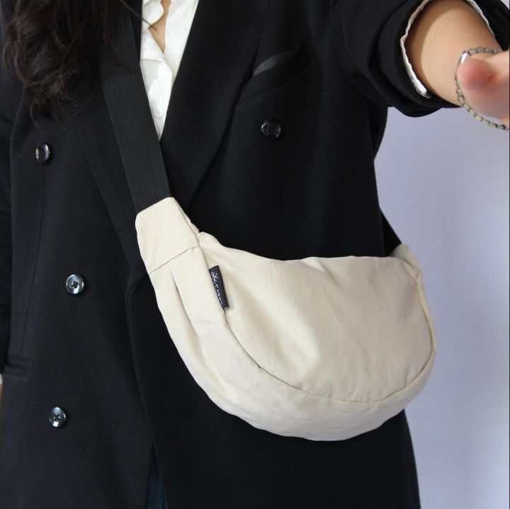 Carry%20Momo%20Bag%20/%20Dumpling%20Bag%20For%20Women%20-%20Bags%20For%20Women%20%7C%20Side%20Bags%20For%20Women%20%7C%20Crossbody%20Bags%20For%20Women%20-%20Image%203