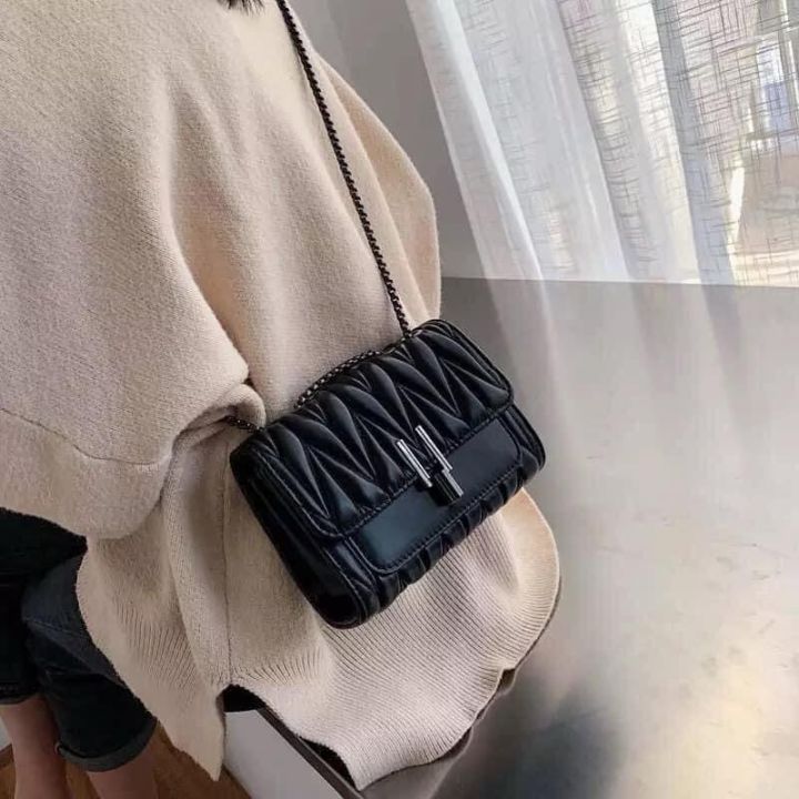 Crossbody%20Bag%20Pu%20Leather%20Mini%20Small%20Square%20Hand%20Bag%20with%20Chain%20And%20Stylish%20Lock%20for%20Women%20-%20Image%207