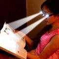 Multifunctional reading mirror LED neutral lighting for presbyopia. 