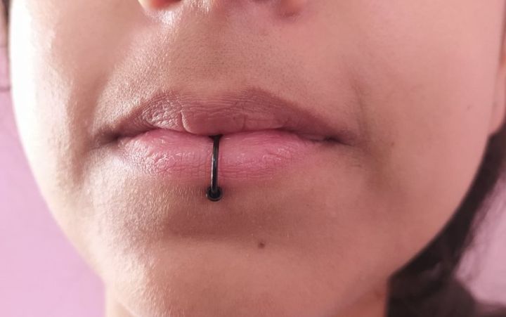 1%20Piece%20Fake%20Lip%20Rings%20Cuff%20Non-Pierced%20Clip%20On%20Adjustable%20Lip%20Ring%20(No%20Hole%20No%20Pain)%20-%20Image%203