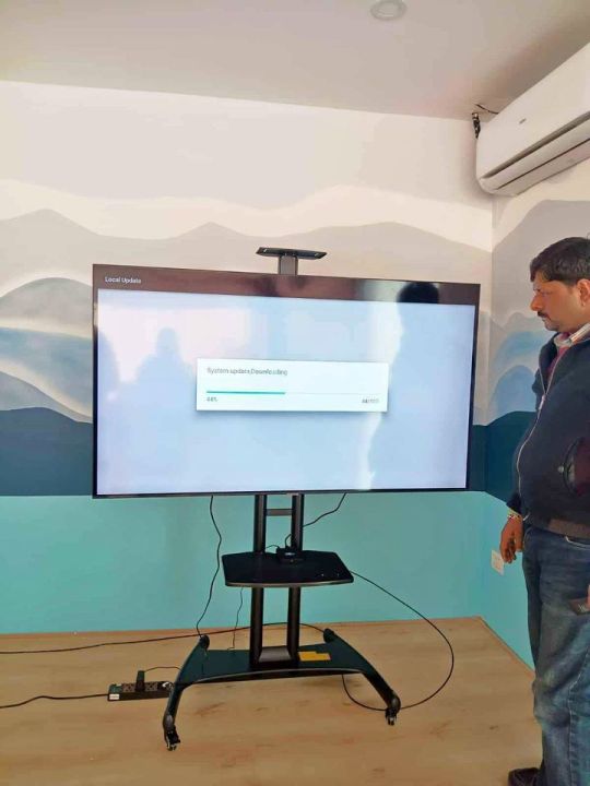 Portable%20TV%20Cart%20Height%20Adjustable%20-%2032%20to%2075%20Inch%20Mobile%20TV%20Stand%20with%20Webcam%20Shelf/Wheels,%20Floor%20Trolley%20for%20School/Office%20-%20Image%203