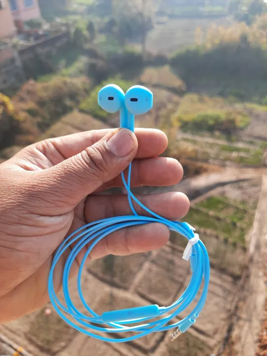 Color%20In-ear%20Earphone%20Universal%20Headset%20Headphone%20with%20Microphone%20Good%20Quality%20Extra%20Basss%20-%20Image%203