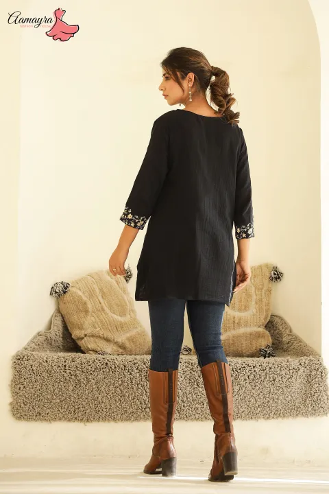 Aamayra%20Fashion%20House%20Black%20Coloured%20Short%20Kurti%20For%20Women%20-%20Image%207