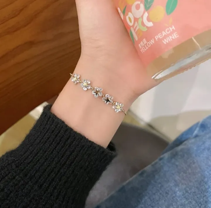 1Pcs%20Elegant%20Inlaid%20Rhinestone%20Korean%20Bracelet%20Fashion%20Gold%20Color%20Flower%20Charm%20Bracelet%20for%20Women%20Jewelry%20Accessories%20Party%20Gifts%20-%20Image%204